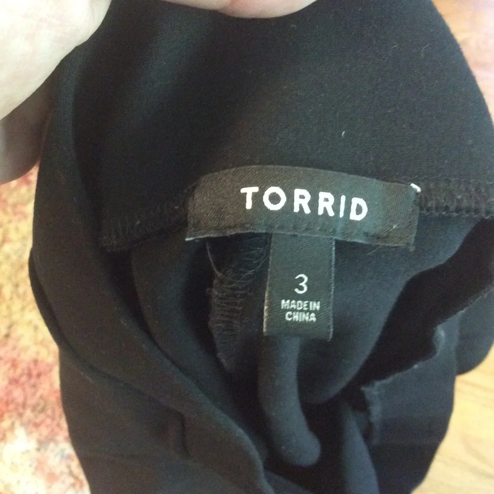 Torrid 3 black stretch ponte pull one skirt. 3X.